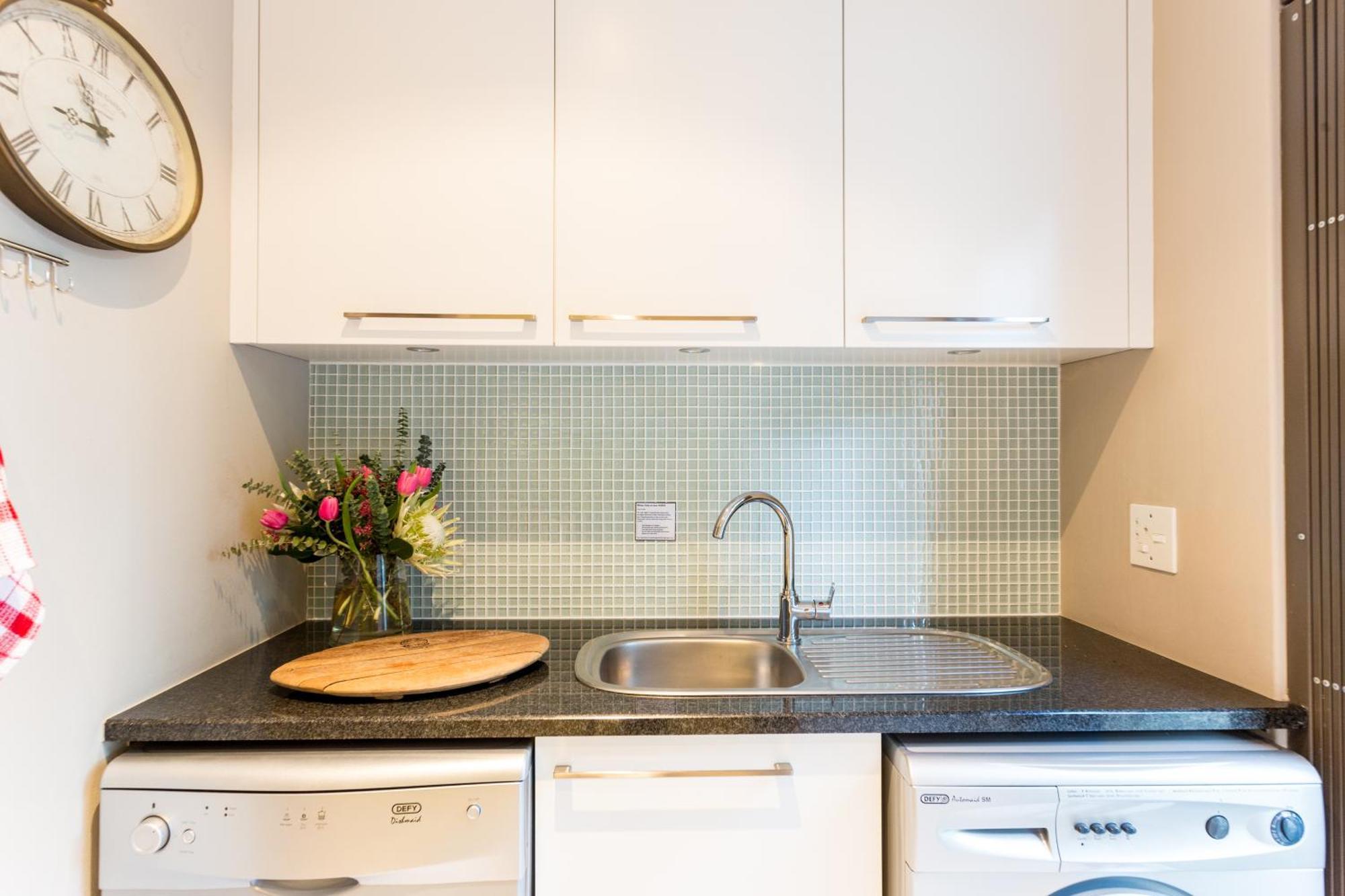 Chung cư 99 m² 2 phòng ngủ, 2 phòng tắm riêng ở Trung tâm Stellenbosch Ngoại thất bức ảnh