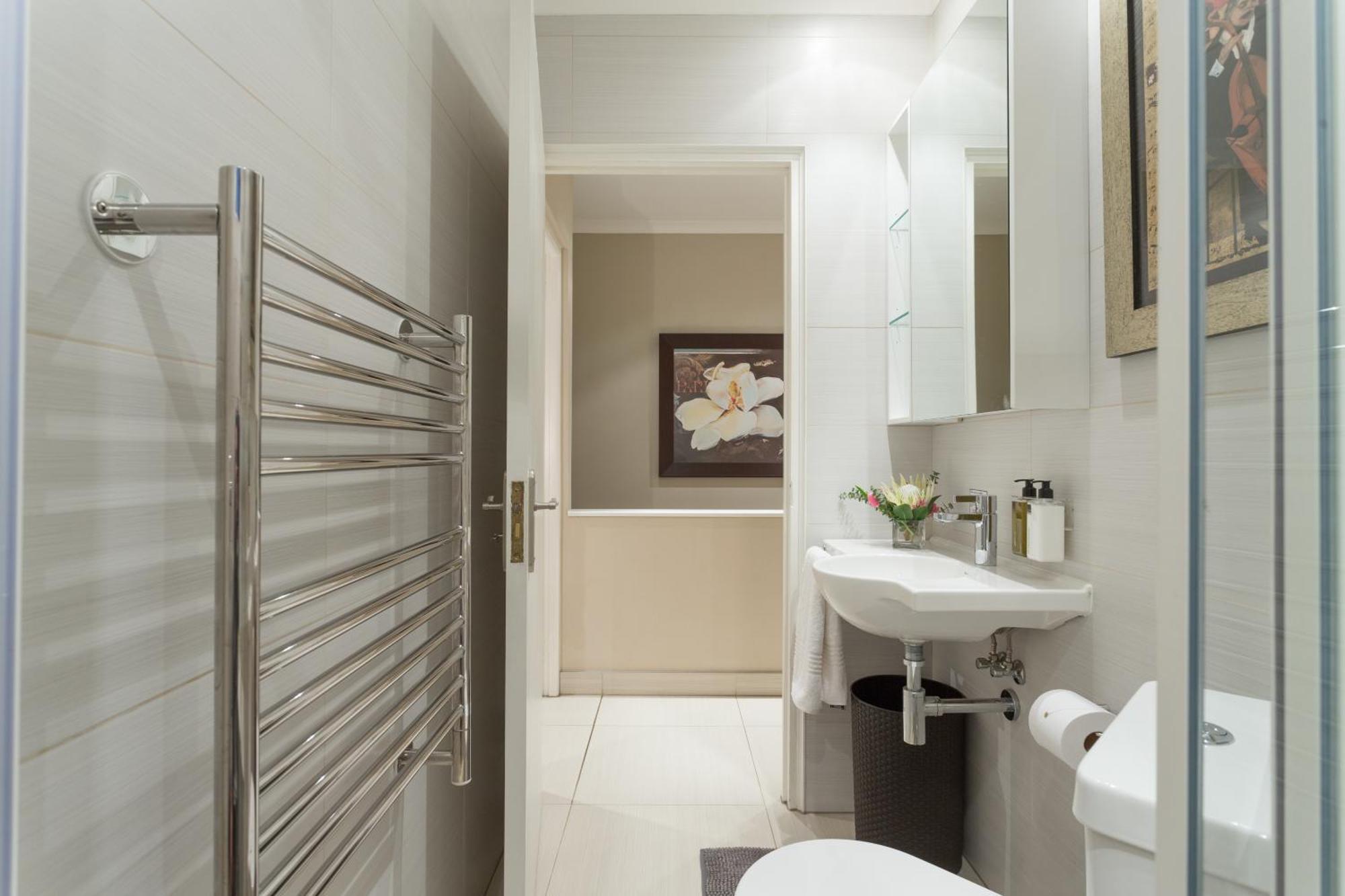 Chung cư 99 m² 2 phòng ngủ, 2 phòng tắm riêng ở Trung tâm Stellenbosch Ngoại thất bức ảnh