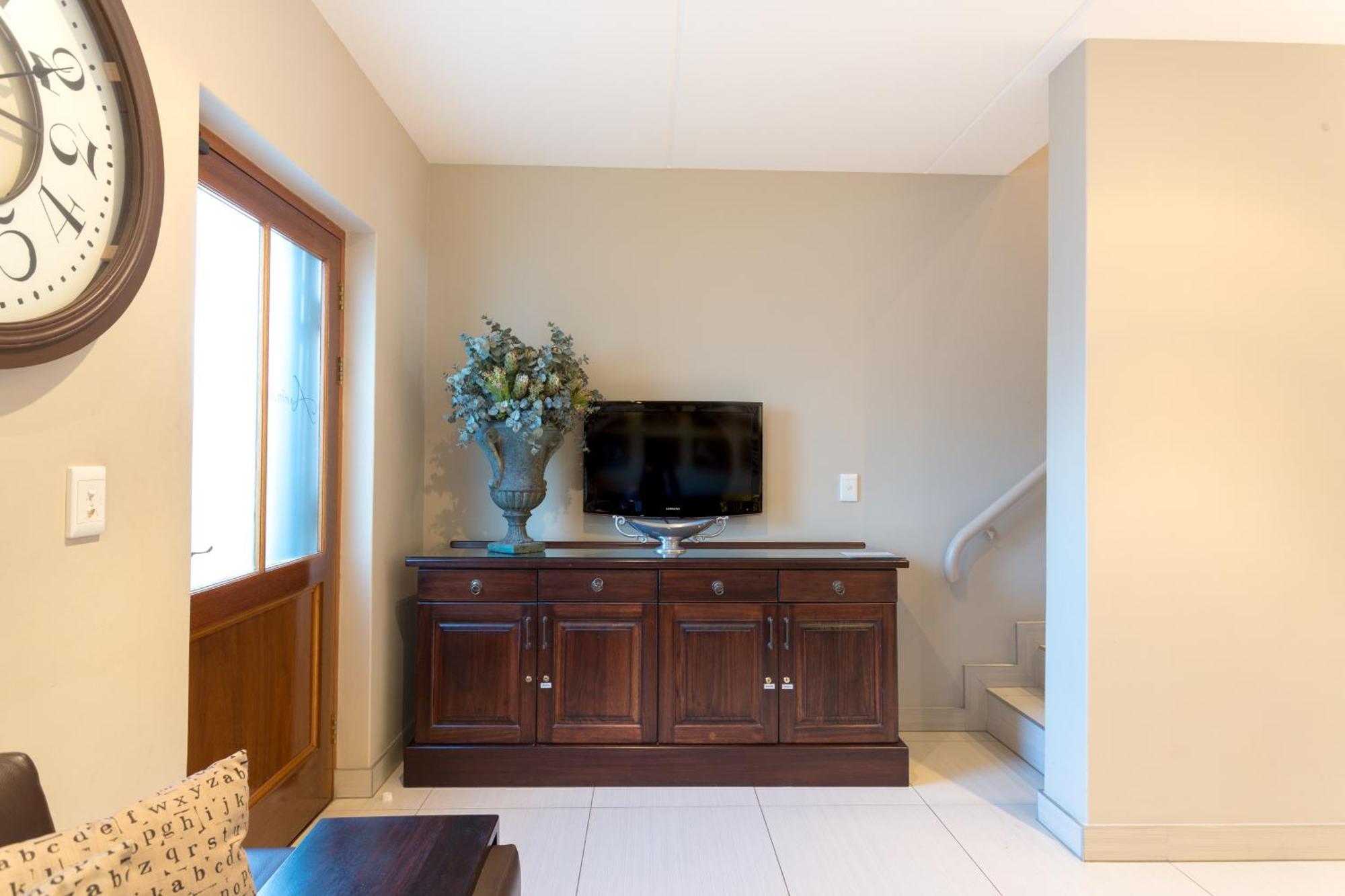 Chung cư 99 m² 2 phòng ngủ, 2 phòng tắm riêng ở Trung tâm Stellenbosch Ngoại thất bức ảnh