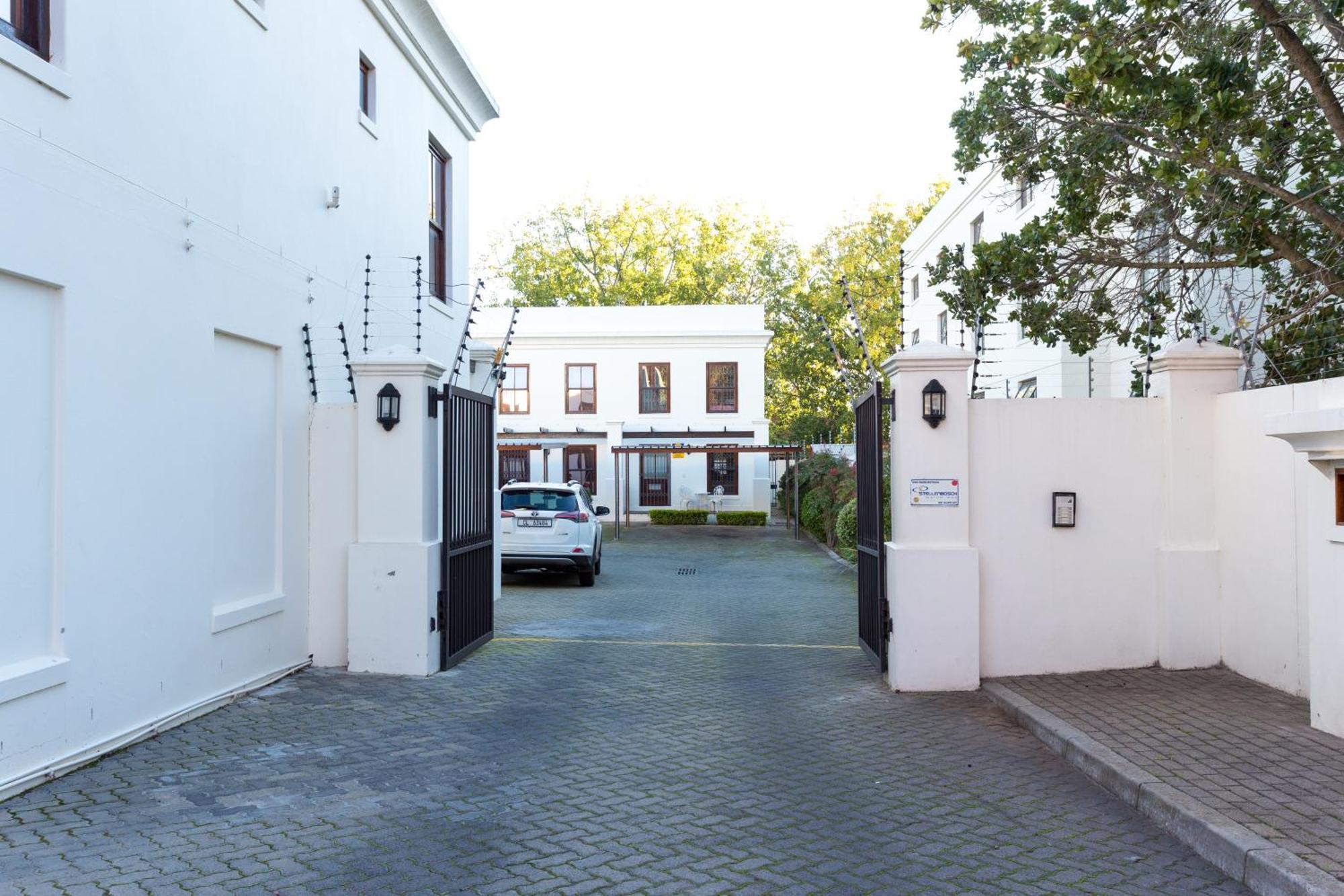 Chung cư 99 m² 2 phòng ngủ, 2 phòng tắm riêng ở Trung tâm Stellenbosch Ngoại thất bức ảnh