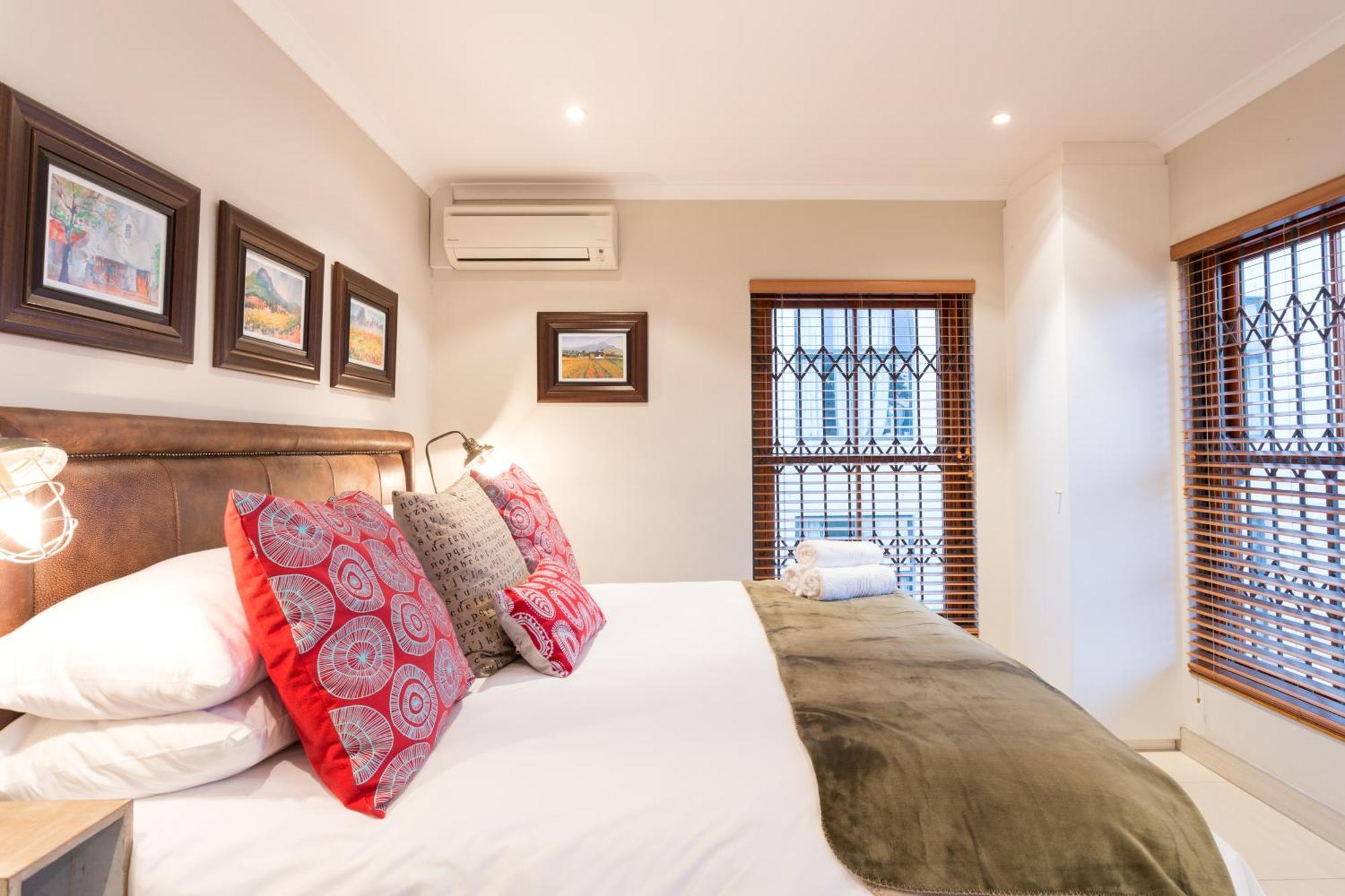 Chung cư 99 m² 2 phòng ngủ, 2 phòng tắm riêng ở Trung tâm Stellenbosch Ngoại thất bức ảnh