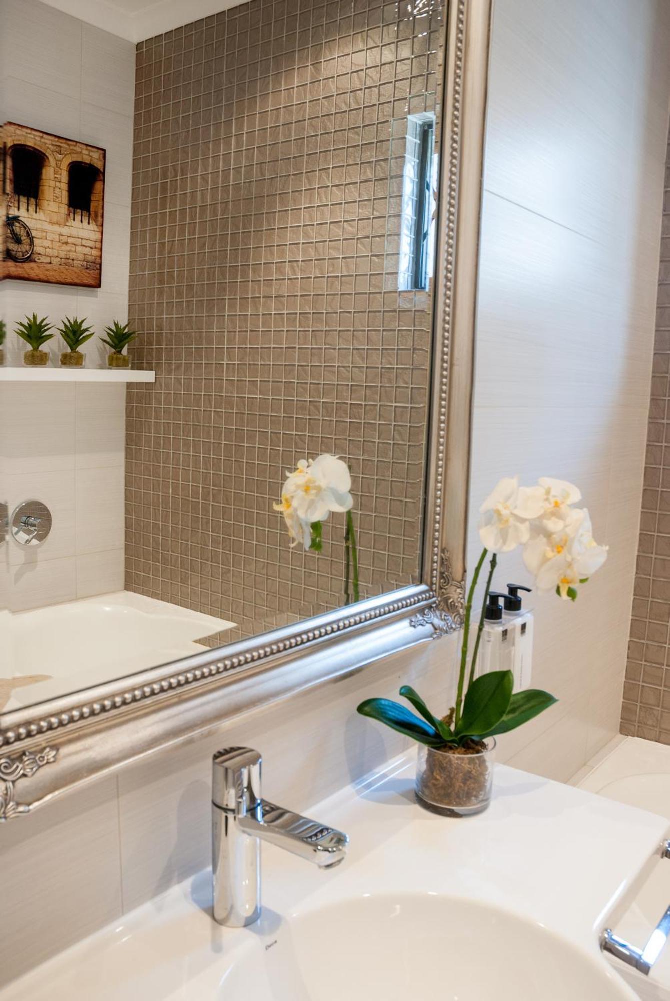 Chung cư 99 m² 2 phòng ngủ, 2 phòng tắm riêng ở Trung tâm Stellenbosch Ngoại thất bức ảnh